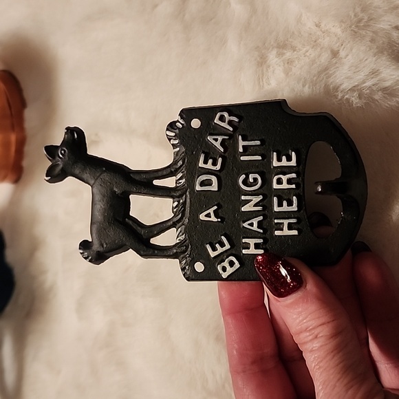 ASSORTMENT OF  ITEMS HUNTING CABIN  DECORATIVE ITEMS - Picture 3 of 8